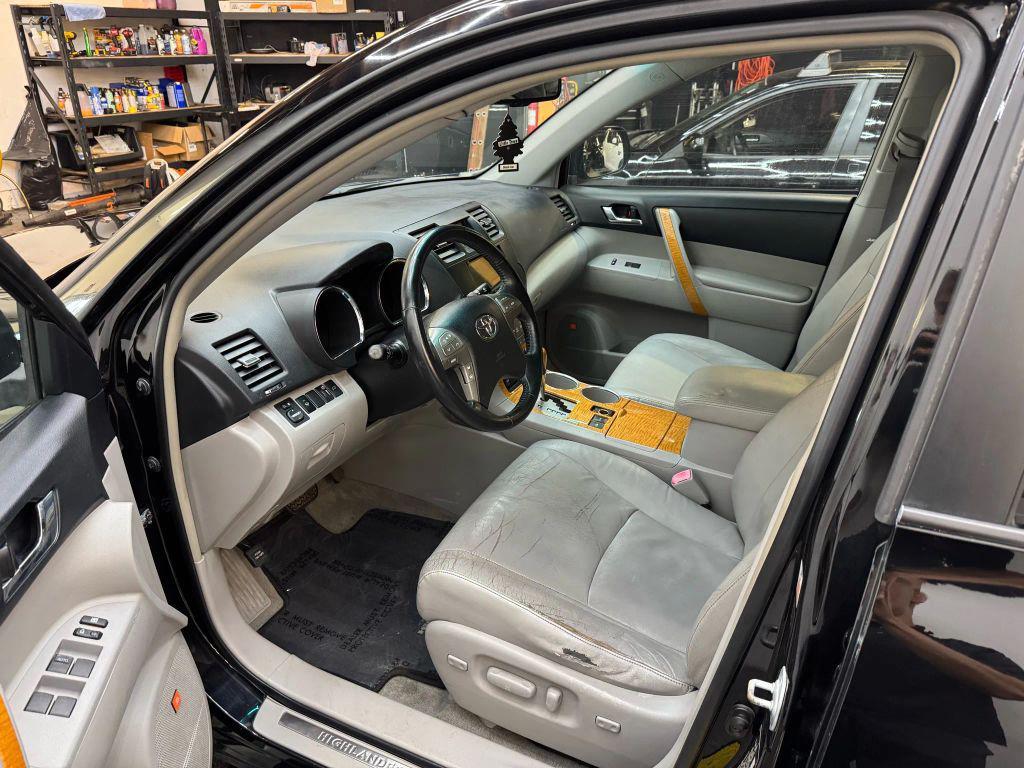 used 2008 Toyota Highlander Hybrid car, priced at $9,900
