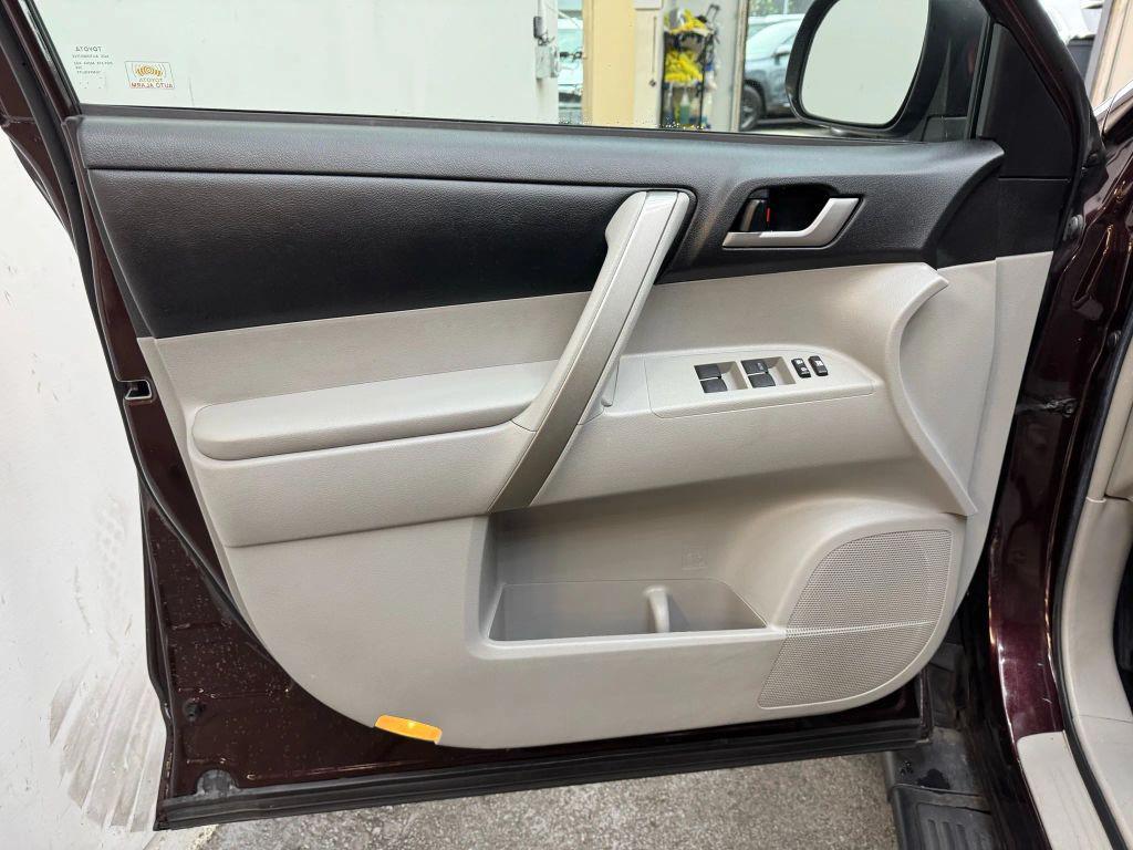 used 2012 Toyota Highlander car, priced at $13,900