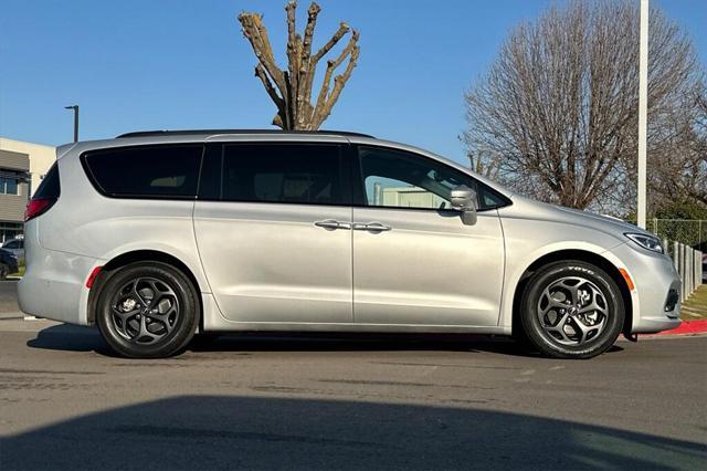 used 2022 Chrysler Pacifica Hybrid car, priced at $31,298