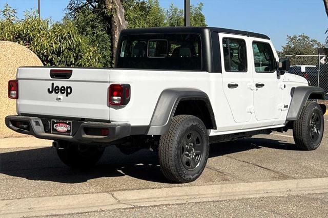 new 2024 Jeep Gladiator car