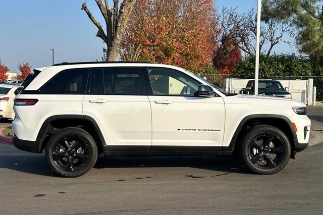 new 2025 Jeep Grand Cherokee car, priced at $40,798