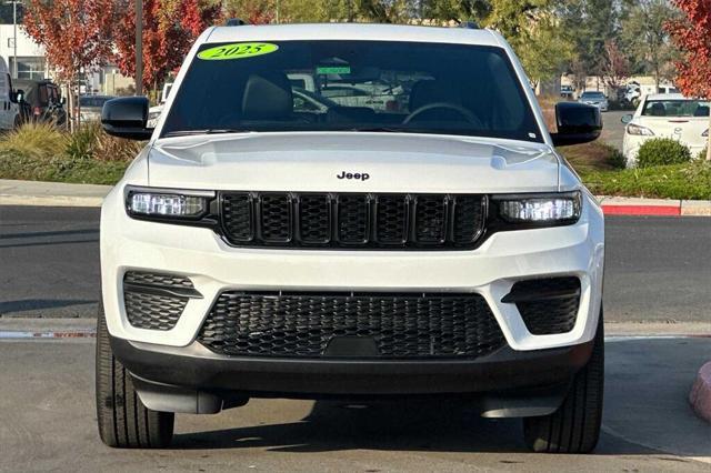 new 2025 Jeep Grand Cherokee car, priced at $40,798