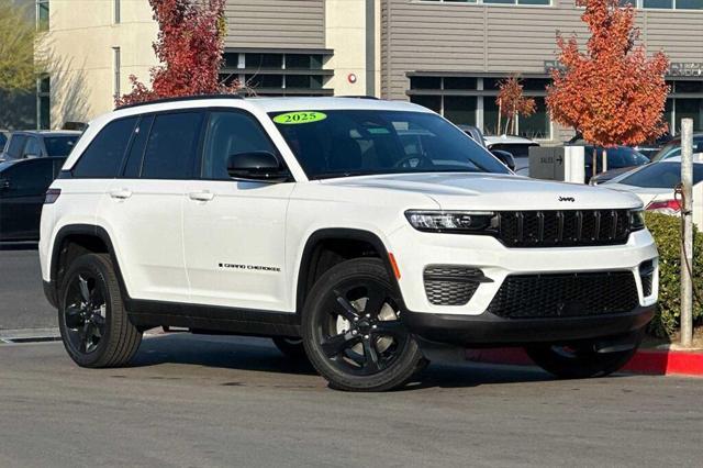 new 2025 Jeep Grand Cherokee car, priced at $40,798