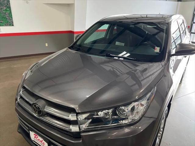 used 2019 Toyota Highlander car, priced at $26,999