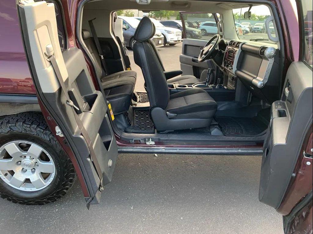 used 2007 Toyota FJ Cruiser car, priced at $14,999