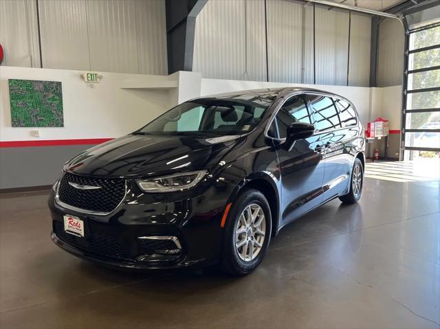 used 2023 Chrysler Pacifica car, priced at $29,999