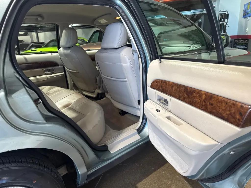 used 2006 Mercury Grand Marquis car, priced at $6,999