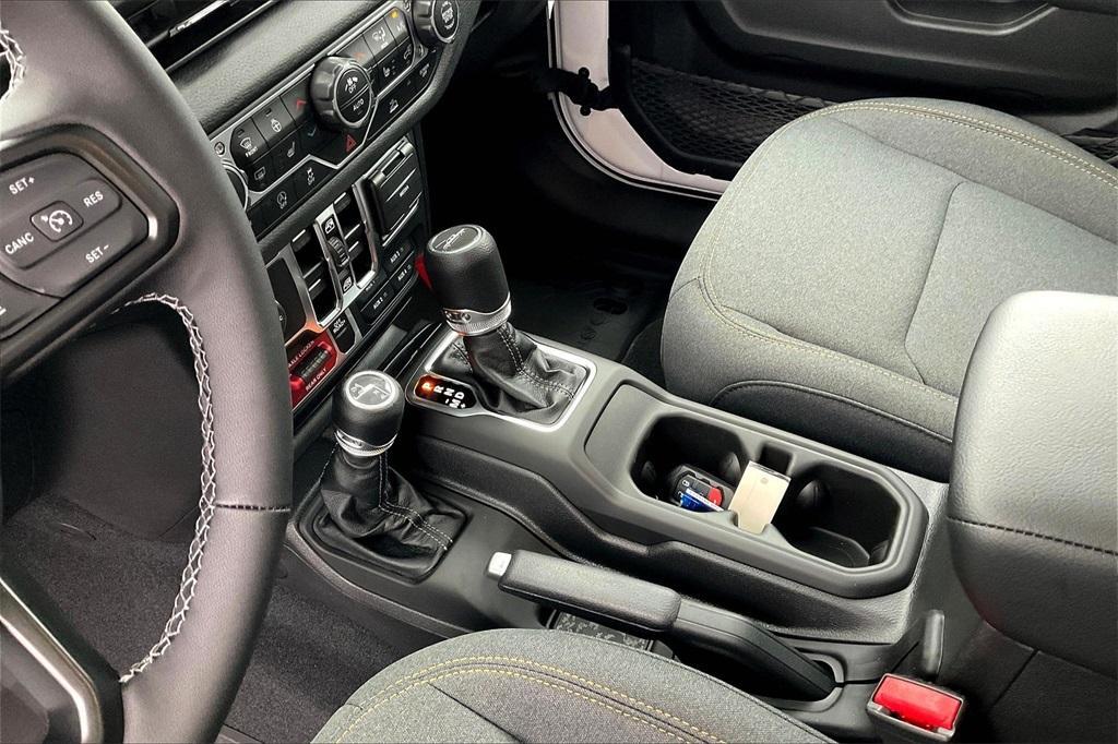 new 2025 Jeep Gladiator car, priced at $44,671