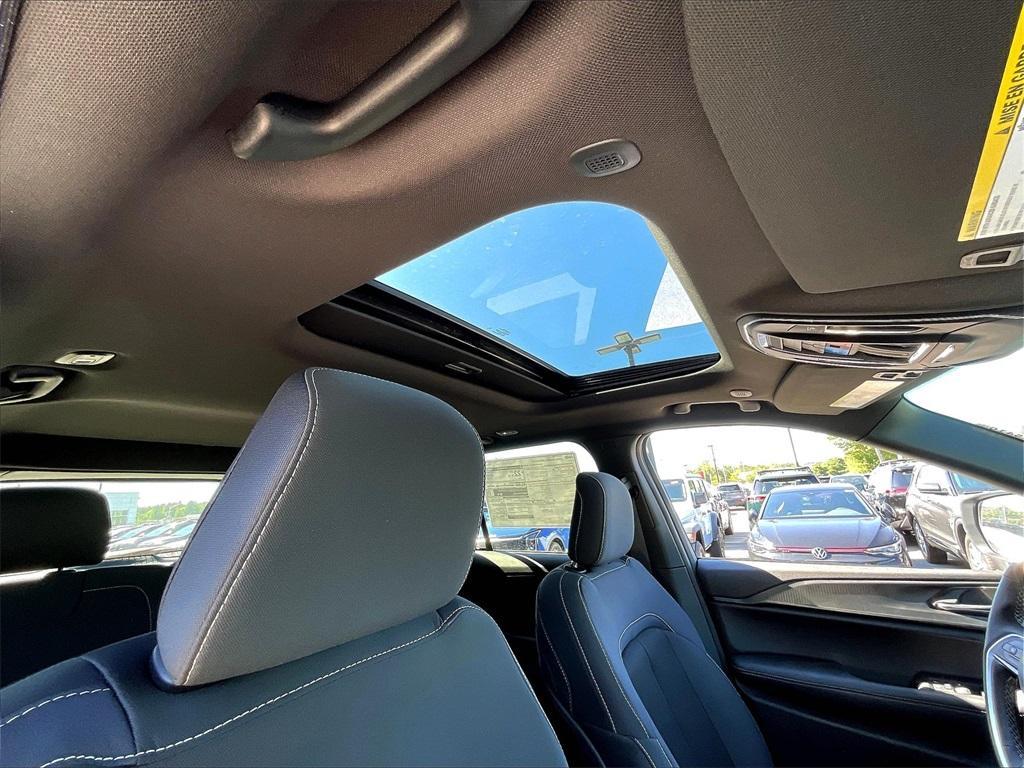 new 2025 Jeep Grand Cherokee car, priced at $38,095