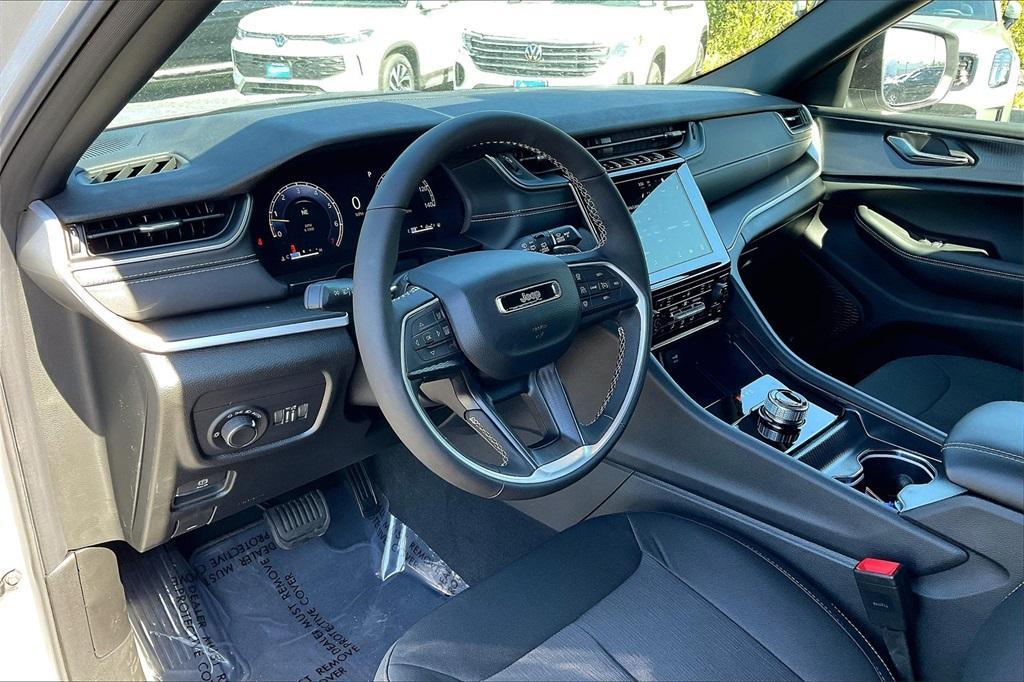 new 2025 Jeep Grand Cherokee car, priced at $39,095