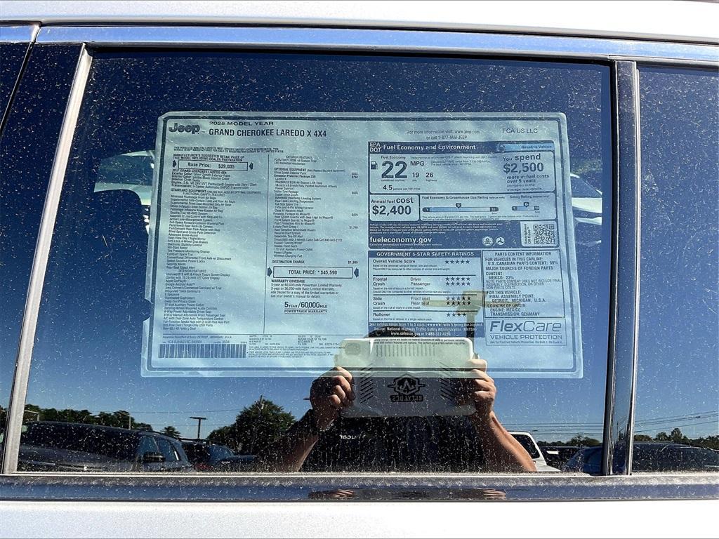 new 2025 Jeep Grand Cherokee car, priced at $38,095