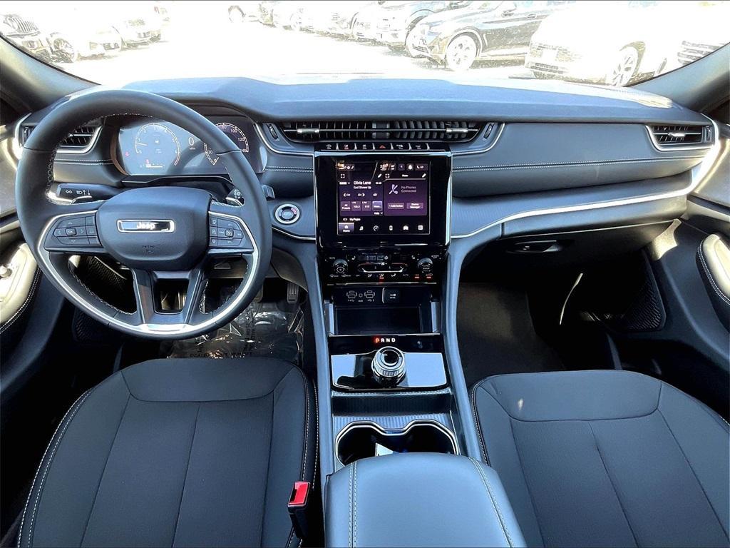 new 2025 Jeep Grand Cherokee car, priced at $38,095