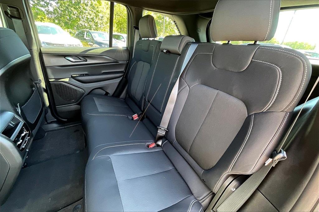 new 2025 Jeep Grand Cherokee car, priced at $39,095