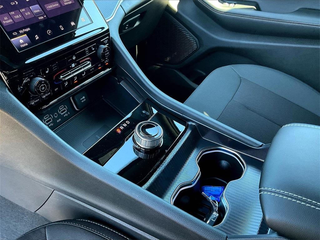 new 2025 Jeep Grand Cherokee car, priced at $38,095