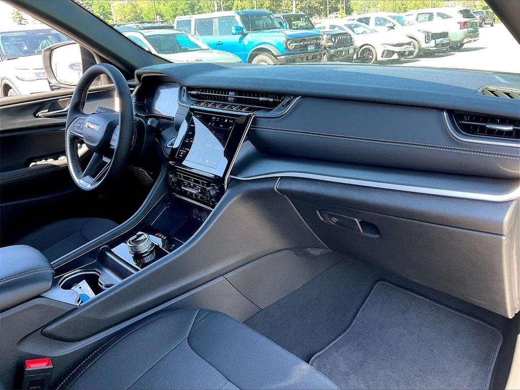 new 2025 Jeep Grand Cherokee car, priced at $38,095