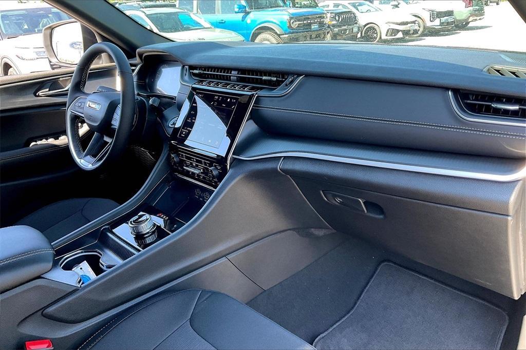 new 2025 Jeep Grand Cherokee car, priced at $39,095