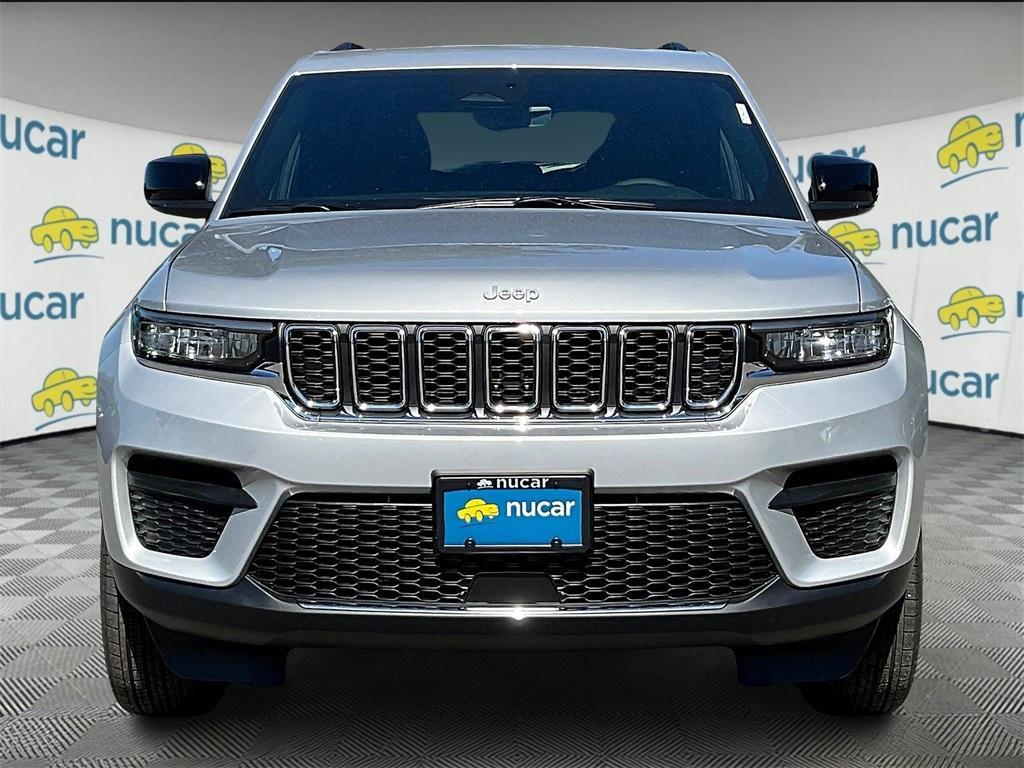 new 2025 Jeep Grand Cherokee car, priced at $38,095