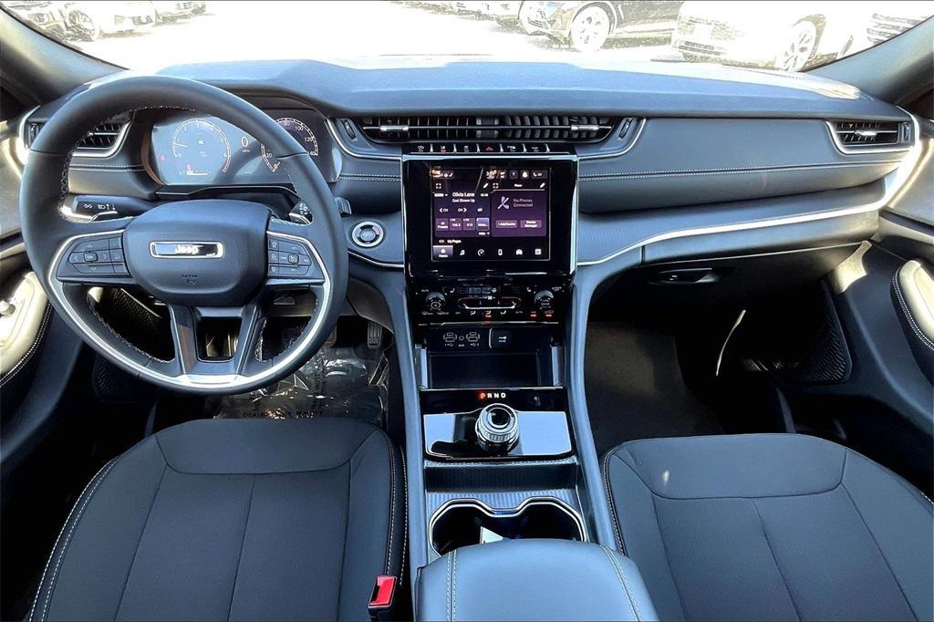 new 2025 Jeep Grand Cherokee car, priced at $39,095