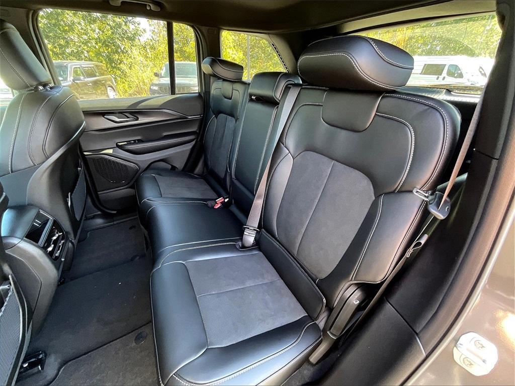 new 2025 Jeep Grand Cherokee car, priced at $41,877