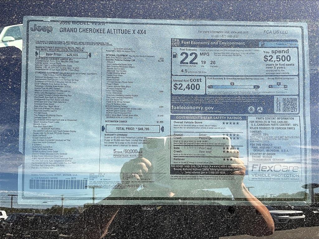 new 2025 Jeep Grand Cherokee car, priced at $41,877