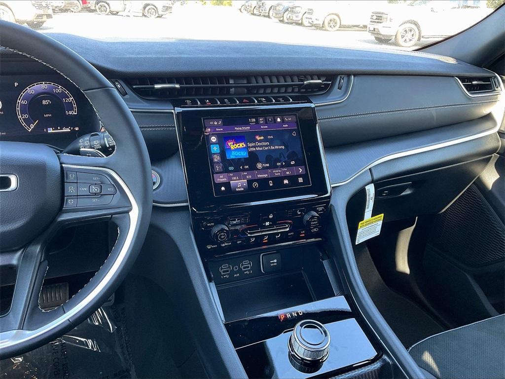 new 2025 Jeep Grand Cherokee car, priced at $41,877
