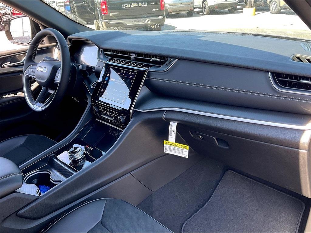 new 2025 Jeep Grand Cherokee car, priced at $41,877