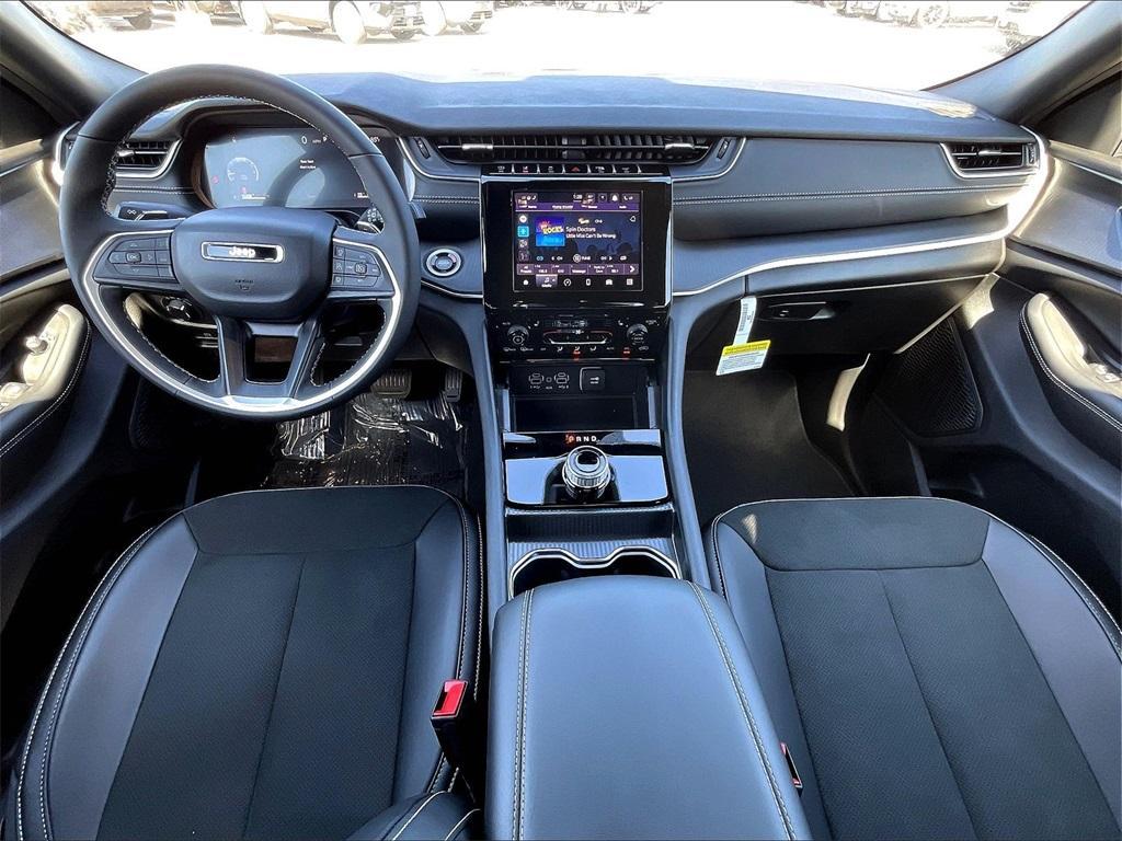 new 2025 Jeep Grand Cherokee car, priced at $41,877