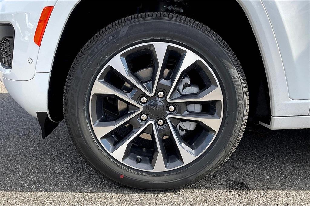 new 2025 Jeep Grand Cherokee car, priced at $55,051