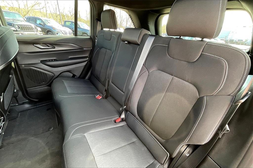 new 2025 Jeep Grand Cherokee car, priced at $35,547