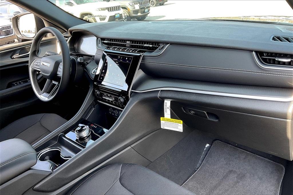 new 2025 Jeep Grand Cherokee car, priced at $35,547