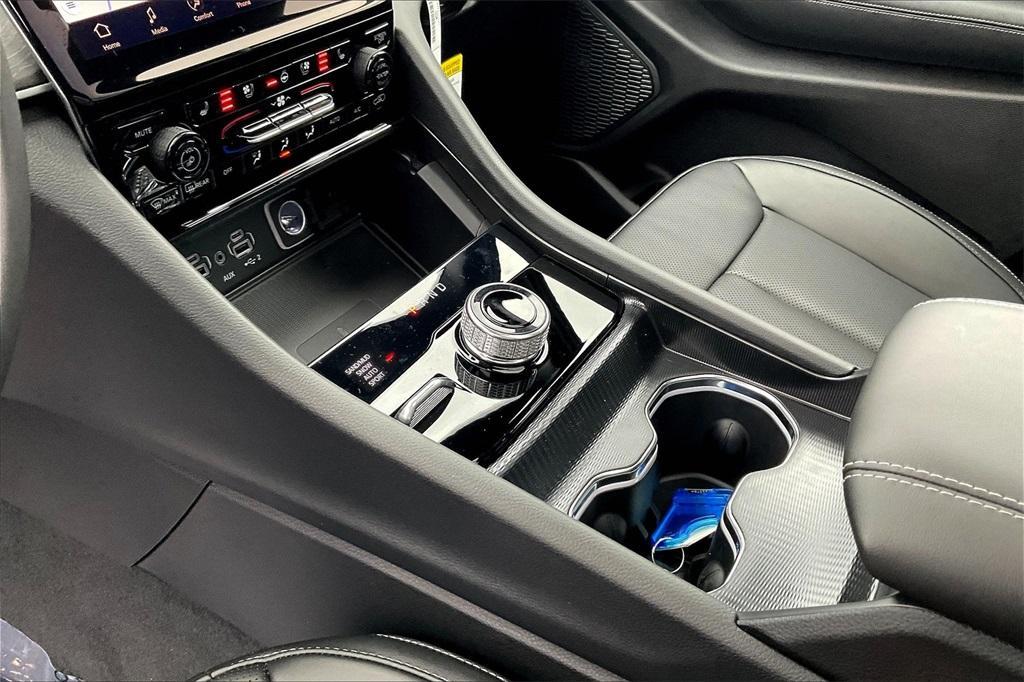 new 2025 Jeep Grand Cherokee car, priced at $46,321