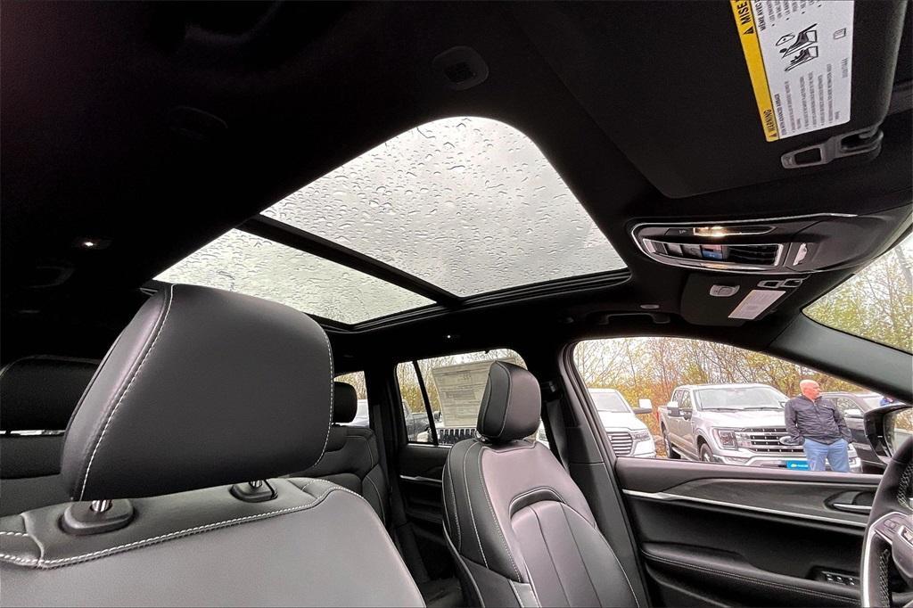 new 2025 Jeep Grand Cherokee car, priced at $46,321