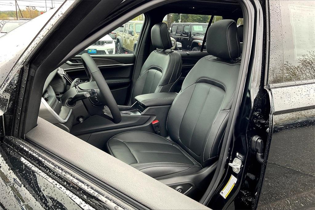 new 2025 Jeep Grand Cherokee car, priced at $46,321