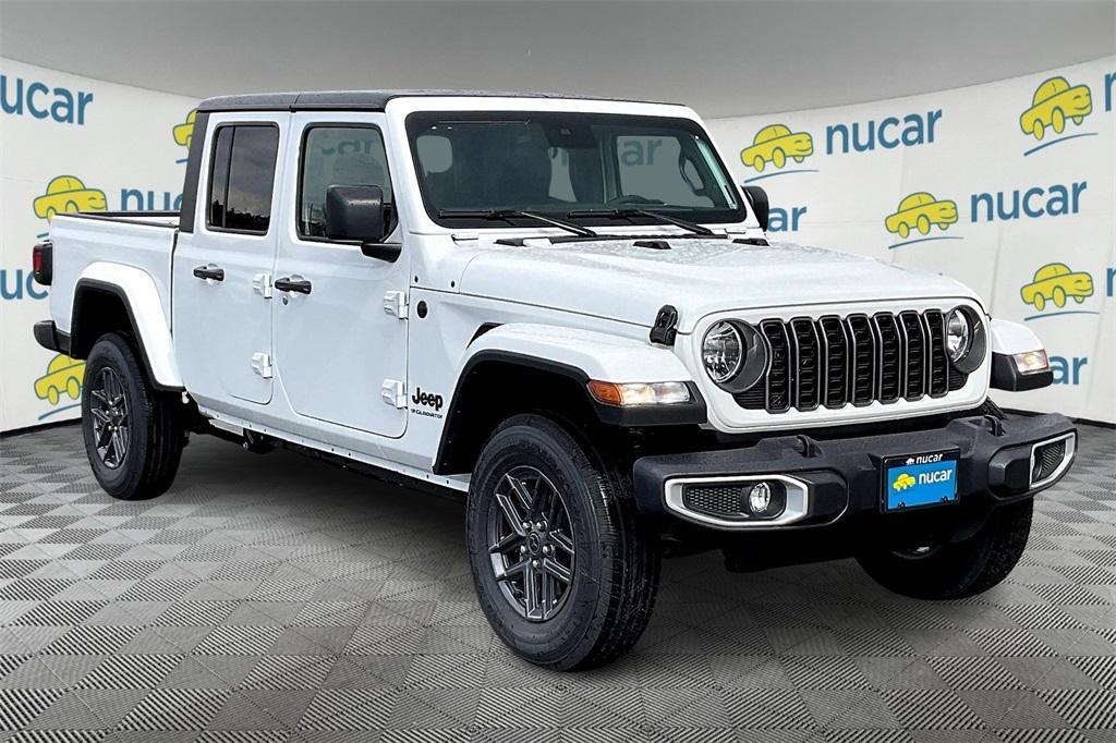new 2025 Jeep Gladiator car, priced at $43,708