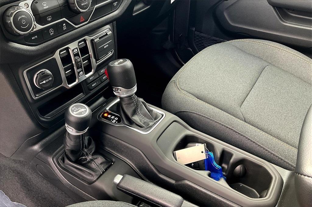 new 2025 Jeep Wrangler car, priced at $45,412