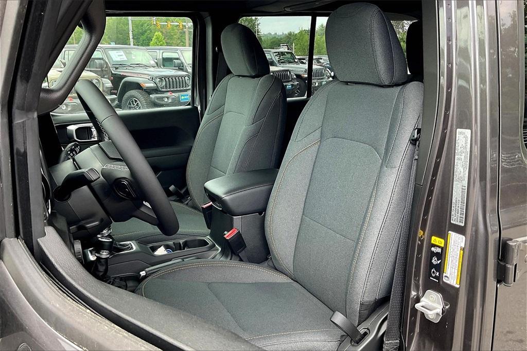 new 2025 Jeep Wrangler car, priced at $45,412