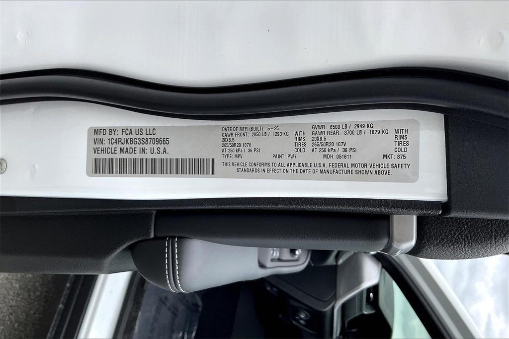 new 2025 Jeep Grand Cherokee L car, priced at $48,412