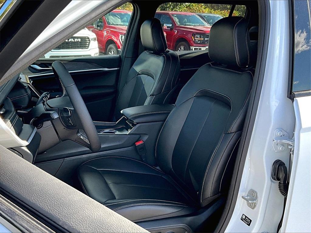 new 2025 Jeep Grand Cherokee L car, priced at $46,619