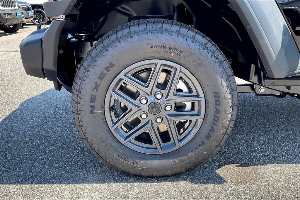 new 2025 Jeep Wrangler car, priced at $40,166