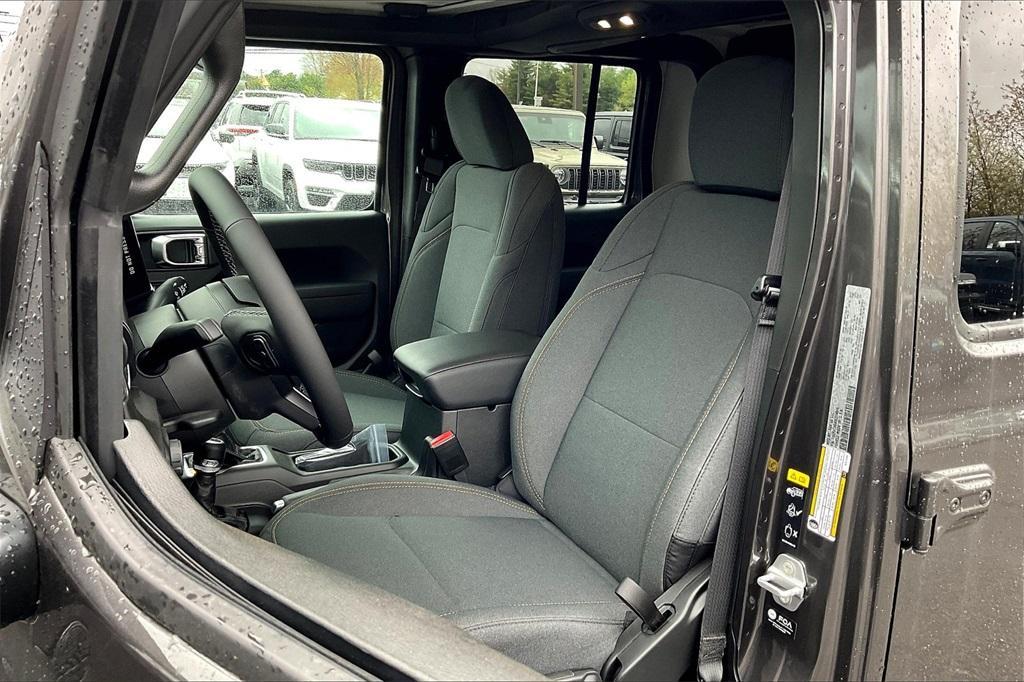 new 2025 Jeep Gladiator car, priced at $44,303