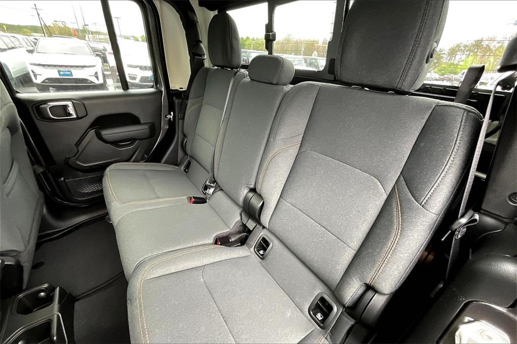 new 2025 Jeep Gladiator car, priced at $44,303