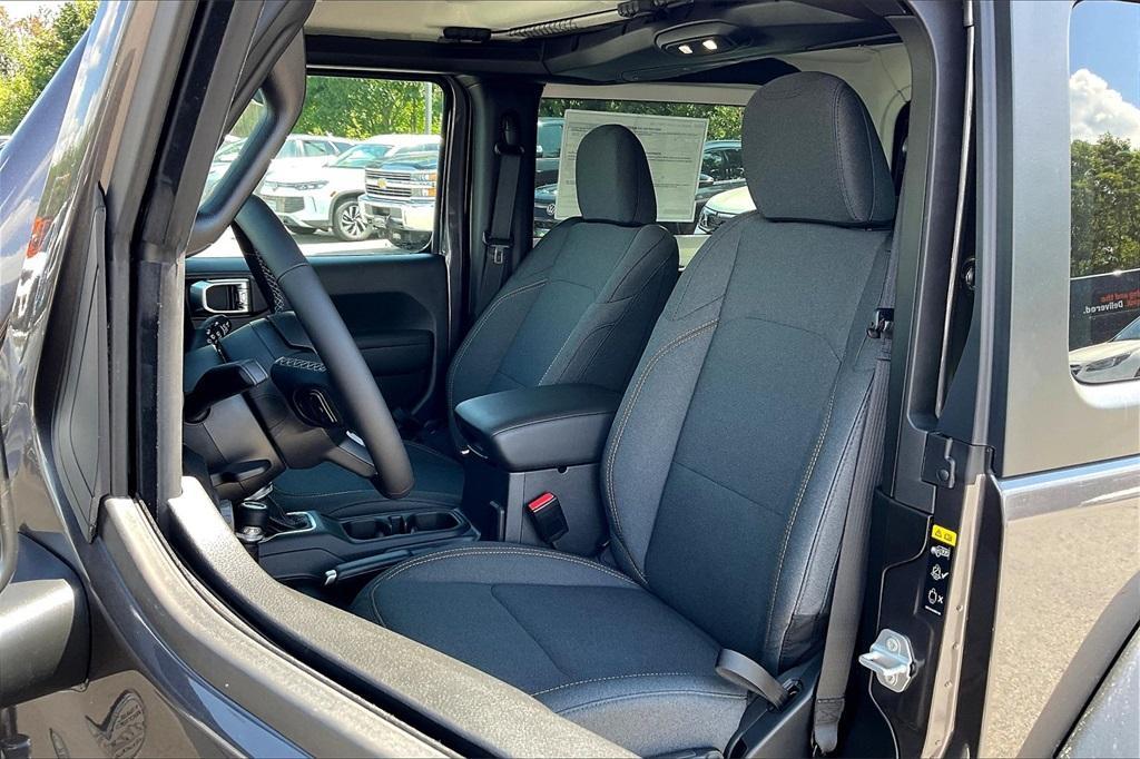 new 2025 Jeep Wrangler car, priced at $40,166