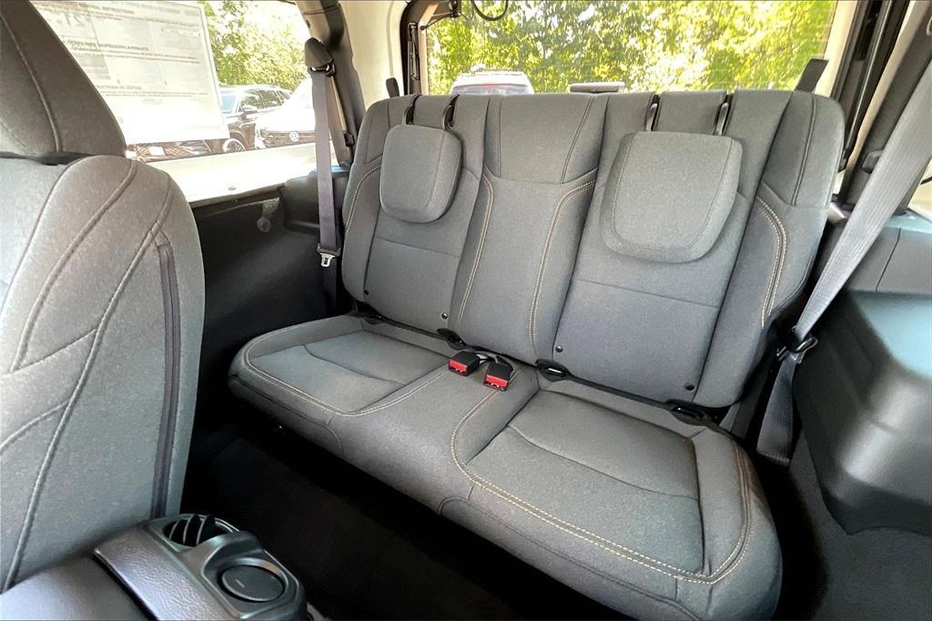 new 2025 Jeep Wrangler car, priced at $40,166