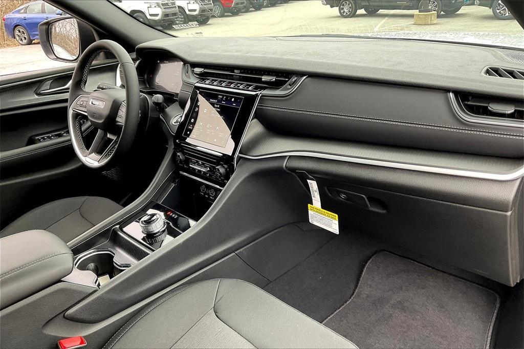 new 2025 Jeep Grand Cherokee car, priced at $35,547