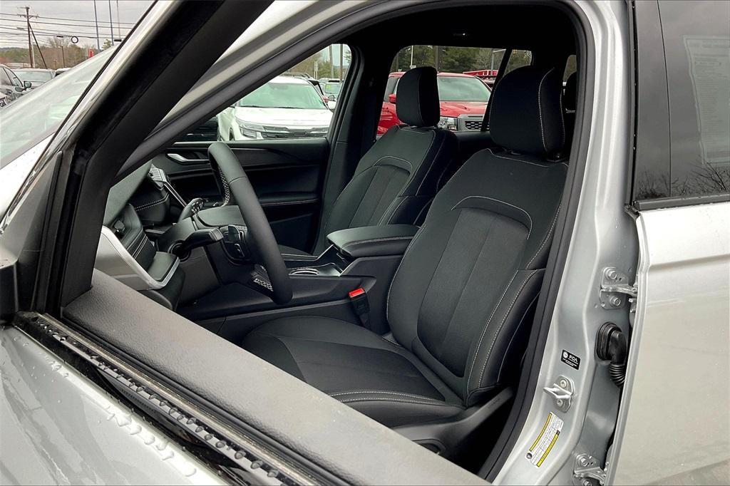 new 2025 Jeep Grand Cherokee car, priced at $35,547