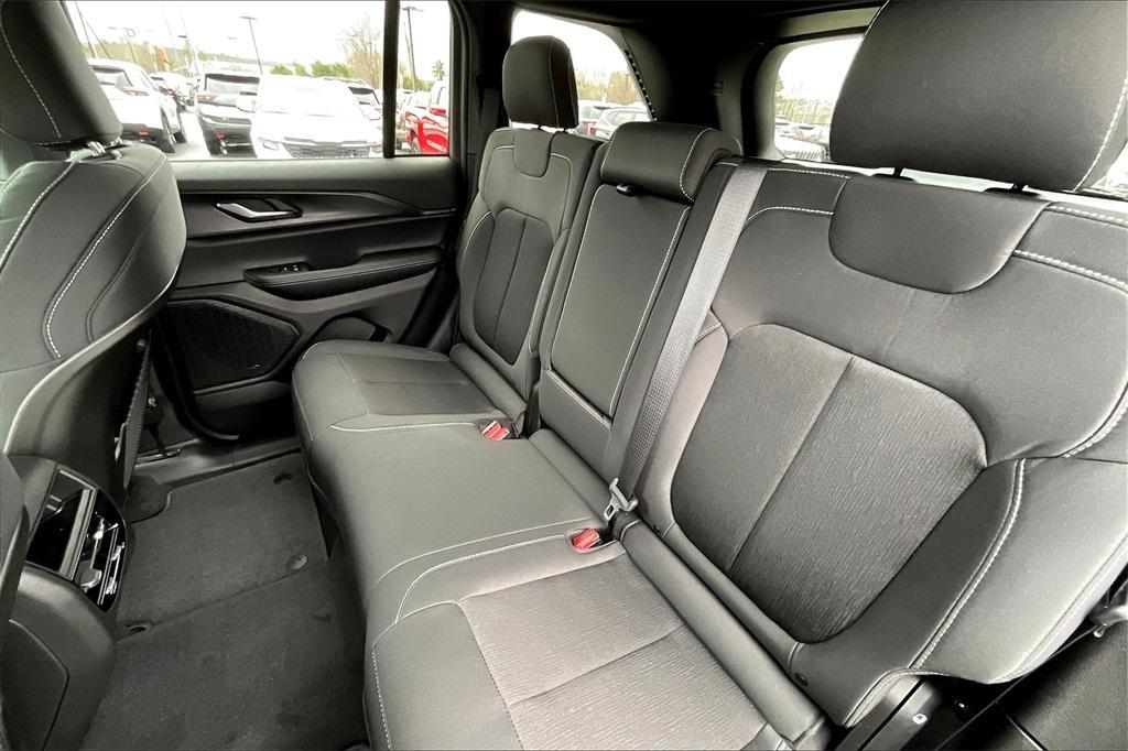 new 2025 Jeep Grand Cherokee car, priced at $35,547