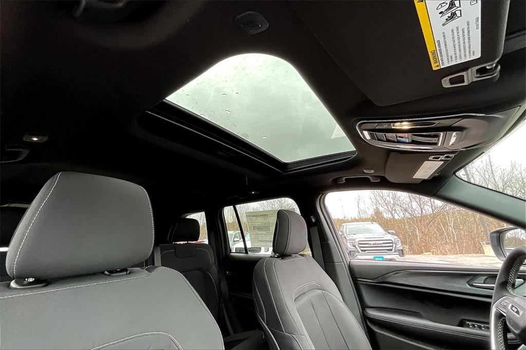 new 2025 Jeep Grand Cherokee car, priced at $35,547