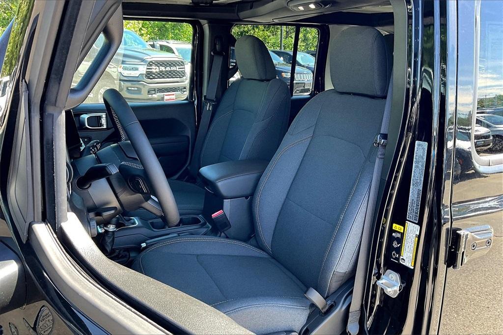 new 2025 Jeep Wrangler car, priced at $45,923