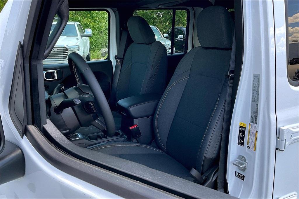 new 2025 Jeep Gladiator car, priced at $39,716