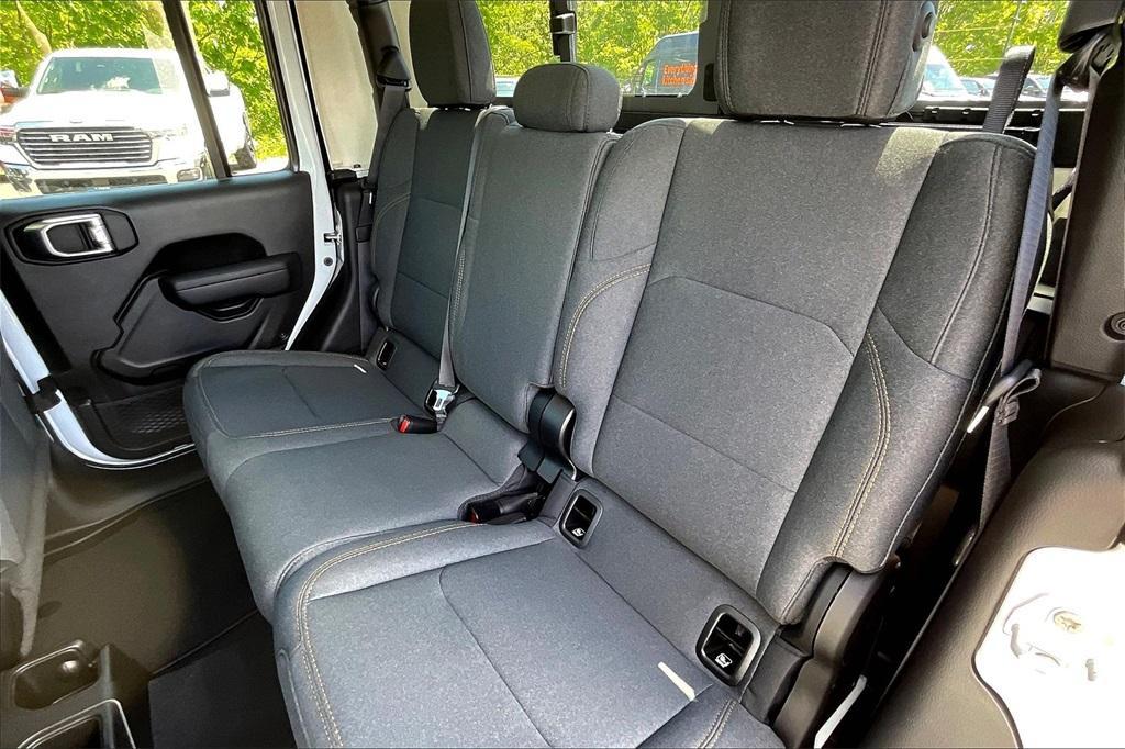 new 2025 Jeep Gladiator car, priced at $39,716